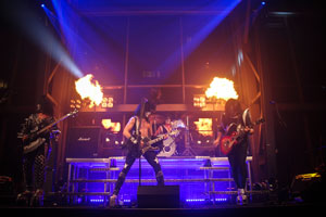 kiss300
